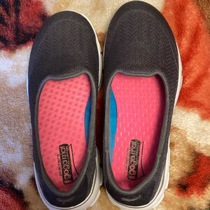 New size 5.5 women’s slip on Skechers
